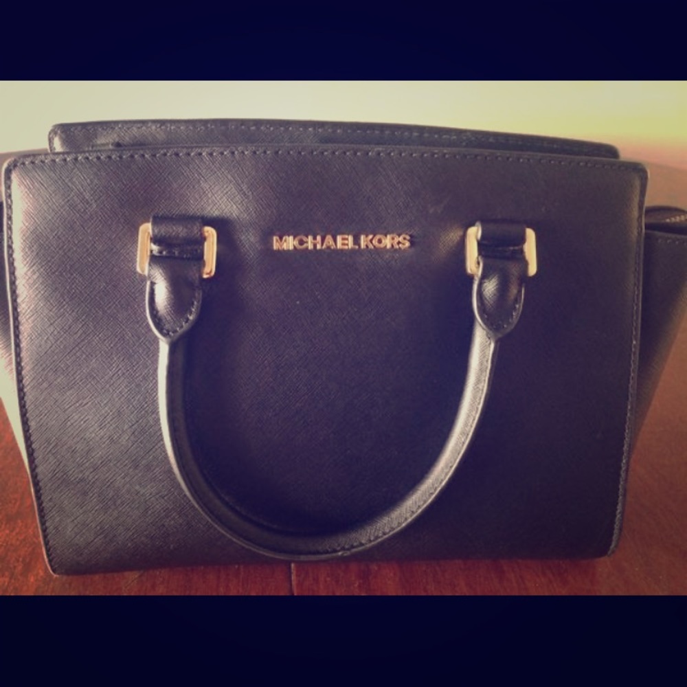 Michael Khors shoulder crossbody purse